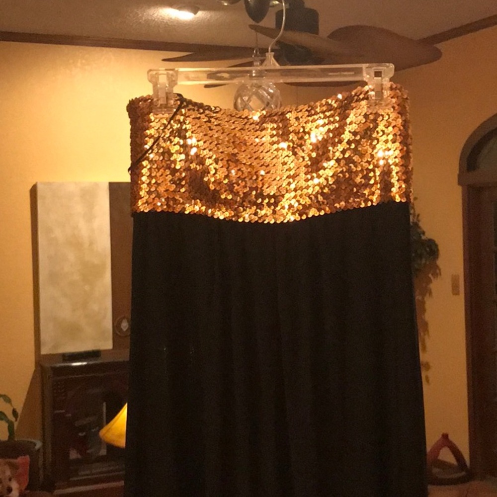 Dress - Picture 2 of 7